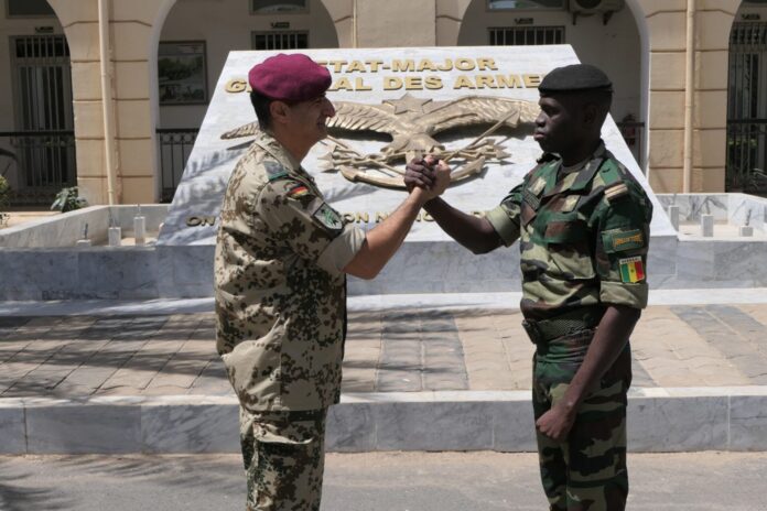 An verschiedenen Standorten führte das Erkundungskommando der Division Schnelle Kräfte Koordinierungsgespräche zur Übung Schneller Adler durch. Am senegalesischen Generalstab in Dakar werden wichtige Detailabsprachen mit der Host Nation getroffen.