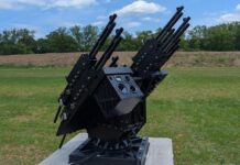 Der LIVET-Turm mit acht Schrotflinten vom Typ Benelli Drone Guardian.