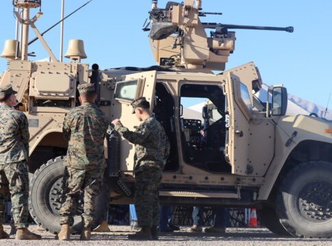 Das Effektor-Fahrzeug des beim U.S. Marine Corps eingeführten Flug- und Drohnenabwehrsystems MADIS.