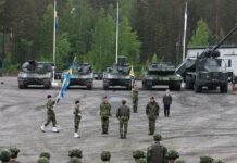 Blick auf die Aufstellungszeremonie des NATO-Verbands Forward Land Forces (FLF) Finland.