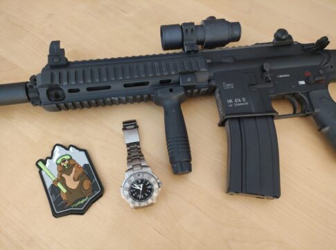 Mit der P65 Tactical Mission lässt traser seine klassische Armbanduhr P6500 Type 6 wieder aufleben.
