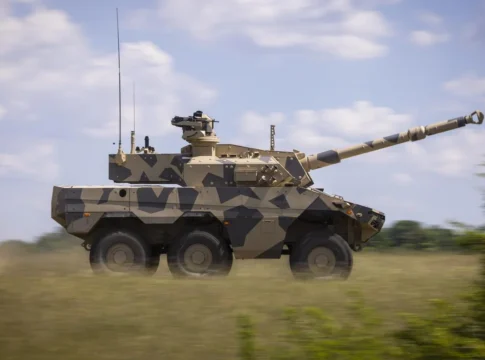 Der Fenris verbindet das Fahrgestell des EBRC Jaguar mit dem 105-mm-Turm John Cockerill 3105.