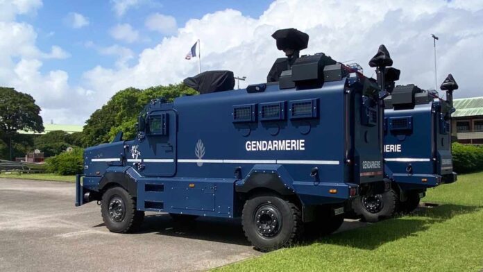 Der VIPG Centaure ersetzt bei der französischen Gendarmerie nationale das geschützte Fahrzeug VBRG aus den 1970er Jahren.