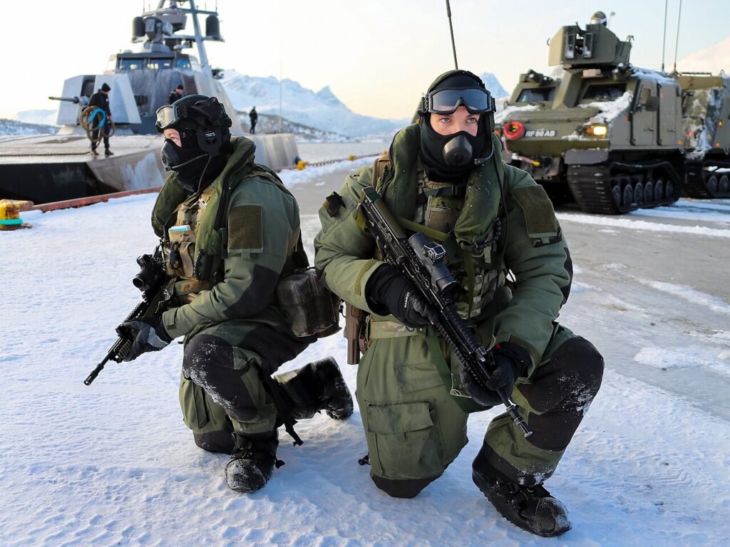 UK Commando Force: Investitionen von 500 Millionen Pfund 2 Mitglieder von 47 Commando (Raiding Group) 2020 bei einer Übung in Norwegen.