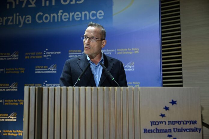 Der Generaldirektor des israelischen Verteidigungsministeriums, Generalmajor a. D. Amir Baram, auf der Herzliya-Konferenz.
