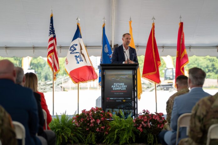 Jason W. Gaines, Chief Executive Officer der CSG-Tochter MSM North America, beim offiziellen Baubeginn des Future Artillery Complex in Iowa.
